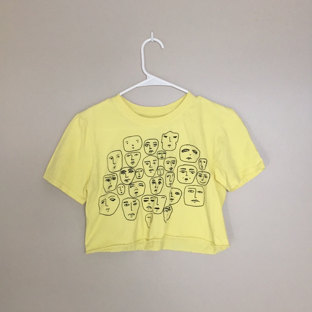 cute yellow urban outfitters tee!